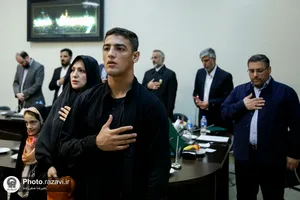 اهدا مدال طلای نوجوانان کشتی آزاد جهان به موزه آستان قدس رضوی