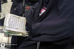 تشرف زائران سالمند به حرم مطهر رضوی