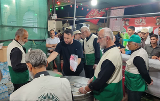 زائران اربعین حسینی مهمان خوان کرامت امام رئوف در مرز مهران/ گزارش تصویری