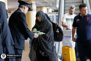 استقبال خدام از زائرین بارگاه منور رضوی