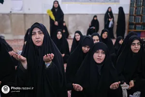 عزاداری زائران انگلیسی زبان در حرم مطهر رضوی