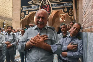 تشرف جمعی از کارکنان حمل و نقل عمومی شهرداری مشهد مقدس به حرم مطهر رضوی