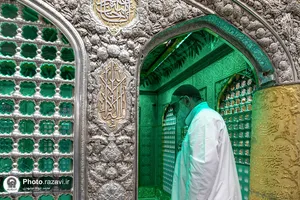 غبارروبی ضریح مطهر حضرت رضا علیه&zwnj;السلام در آستانه دهه کرامت