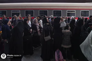 استقبال از خانواده شهدا و مجروحان لامرد در ایستگاه راه آهن مشهد
