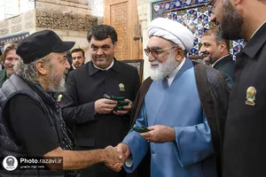 غبارروبی ضریح مطهر حضرت رضا علیه&zwnj;السلام در آستانه دهه کرامت