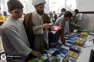 وداع پسران نوجوان معتکف رمضانیه در حرم مطهر رضوی