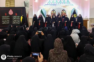 عزاداری بانوان عاشورایی اردو زبان در حرم مطهر رضوی