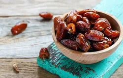 اهدای ۷ تن خرمای مضافتی از سوی خادمیاران رضوی ریگان به مردم میناب