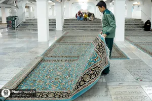آماده سازی اماکن مسقف حرم مطهر رضوی در سومین شب از لیالی قدر