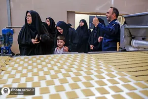 بازدید کارکنان آستان قدس رضوی از شرکت صنایع غذایی رضوی