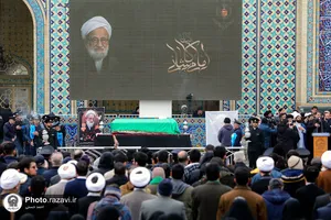 تشییع پیکر آیت&zwnj;الله امامی کاشانی در حرم مطهر رضوی
