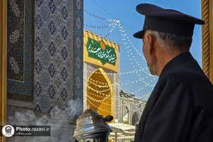 نصب کتیبه&zwnj; ولادت امام کاظم علیه&zwnj;السلام در حرم مطهر رضوی