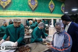 حضور رتبه&zwnj;های برتر کنکور سراسری و نخبگان علمی کشور در چایخانه حضرت رضا علیه&zwnj;السلام
