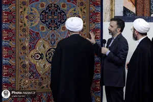 بازدید تولیت آستان قدس رضوی از روند بافت فرش&zwnj;های رواق امیرالمؤمنین علیه&zwnj;السلام
