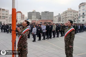نواختن زنگ انقلاب در دبیرستان پسرانه علوم و معارف اسلامی امام رضا(علیه&zwnj;السلام)
