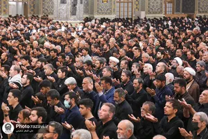 اقامه نماز جمعه در ظهر عاشورا و طنین لبیک یا قرآن درپی هتک حرمت به قرآن