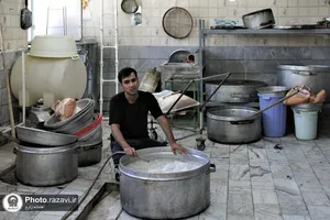 پذیرایی دانش&zwnj;آموزان دبیرستان امام رضا(علیه&zwnj;السلام) واحد چناران از زائرین پیاده دهه آخر صفر