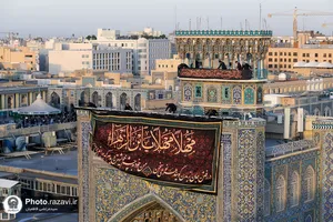آیین تعویض پرچم گنبد منور رضوی در آستانه ماه محرم