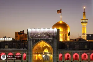 آیین تعویض پرچم گنبد منور رضوی در آستانه ماه محرم
