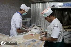 توزیع نان صلواتی به مناسبت نیمه شعبان
