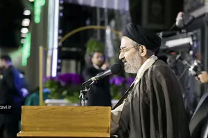 اقامه نماز صبح قبل از شروع سال نو در حرم مطهر رضوی