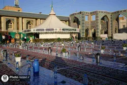 تزیین سفره‌های افطاری و محافل قرآنی حرم مطهر رضوی با ۱۰۰۰ گلدان گل