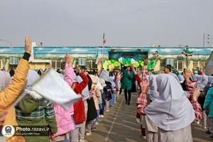 توزیع صبحانه در مدارس حاشیه شهر مشهد