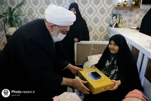 دیدار تولیت آستان قدس رضوی با خانواده شهیدان نظام دوست و آدینه