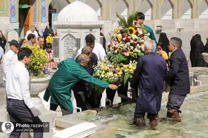 گل&zwnj;آرایی حرم مطهر رضوی به مناسبت عید غدیر