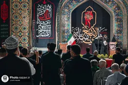 حلقه ماتم زائران عرب زبان در شام غریبان امام حسین (ع)
