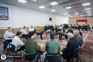 نشست میزبانان و اعضای کاروان&zwnj;های زیر سایه خورشید