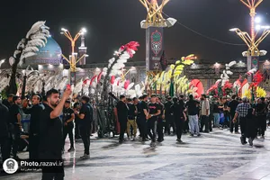آیین علم&zwnj;گردانی هیئت&zwnj;های مذهبی مشهد در حرم مطهر رضوی