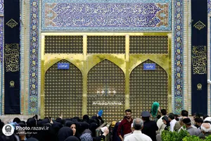 سیاه&zwnj;پوشی حرم مطهر رضوی در آستانه شهادت امام صادق علیه&zwnj;السلام
