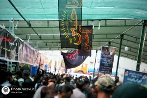 خدمت&zwnj;رسانی خدام حرم مطهر رضوی به زائران اربعین حسینی در میرجاوه -2