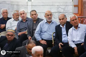 تشرف جمعی از رؤسای کانون های بازنشستگان تأمین اجتماعی کشور به حرم مطهر رضوی
