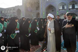 آیین تعویض پوش ضریح و پرچم گنبد منور رضوی در روز میلاد امام مهربانی&zwnj;ها