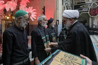 همایش پیرغلامان اهل بیت علیهم‌السلام در حرم مطهر رضوی