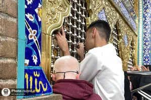 تشرف جمعی از نابینایان به حرم مطهر رضوی