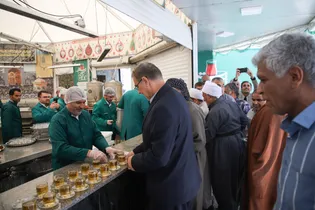 تشرف جمعی از موکب داران اهل سنت آذربایجان غربی به حرم مطهر رضوی