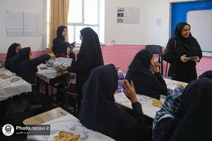 حضور خدام حرم مطهر رضوی در دبیرستان دخترانه فرهنگیان مشهد

