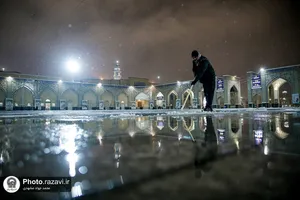 بارش برف شبانگاهی در حرم مطهر رضوی