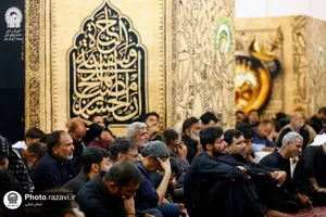 عزاداری زائرین غیر ایرانی در حرم مطهر رضوی