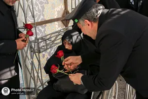 تشرف جمعی از مادران و همسران شهدا به حرم مطهر رضوی