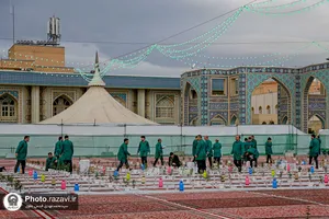 مراسم افطاری طرح ضیافت اکرام رضوی در صحن امام حسن مجتبی علیه&zwnj;السلام