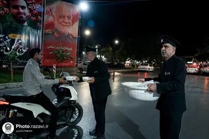 توزیع ۲۰ هزار پرس غذای متبرک به یاد رهبر شهید انقلاب-۱