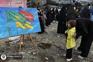 اجرای نقاشی &laquo;پرچم بر زمین نمی&zwnj;افتد&raquo; در میدان شهدای بیروت