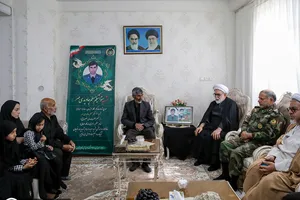دیدار تولیت آستان قدس رضوی با خانواده شهید مسلم جاویدی مهر و جانباز حسن شکفته در قوچان
