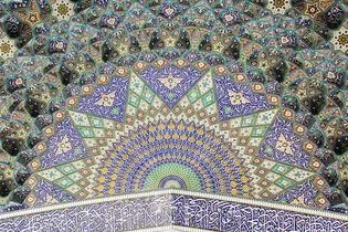 عکس با کیفیت: کاشی‌های ایوان ولی عصر صحن پیامبر اعظم (صلی الله علیه و آله و سلم) حرم مطهر امام رضا علیه السلام