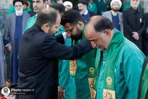 آیین تعویض پرچم حرم امام رضا علیه&zwnj;السلام در آستانه ماه ربیع الاول