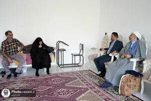 دیدار مدیر پشتیبانی آستان قدس رضوی با خانواده شهید احمد صفرزاده